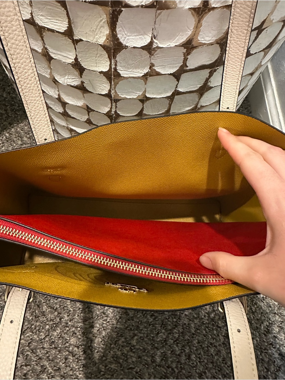 Coach x Keith Haring Mollie Tote - Picture 3 of 5